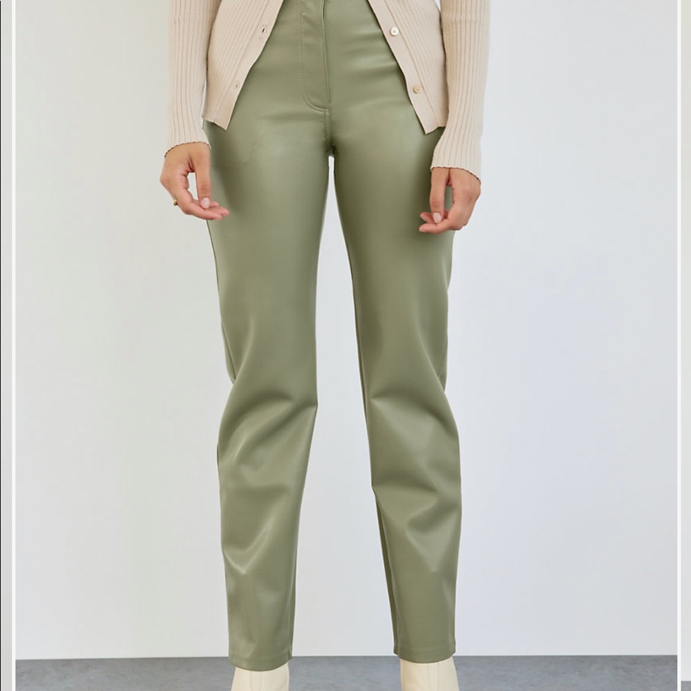 Aritzia Melina Pants - size 4, worn once! Color is sage
